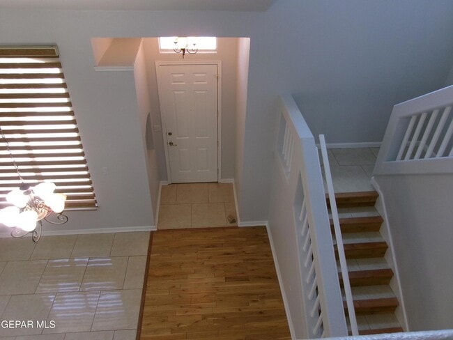 Foto del edificio - 4200 Camelot Heights Dr