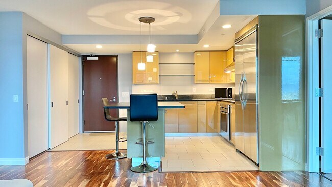 Foto del edificio - 2 BEDROOM CONDO UNIT IN CONVENIENT DOWNTOW...