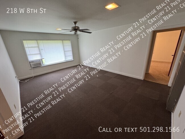 Foto del edificio - 218 W 8th St