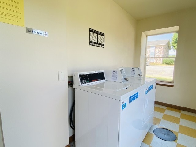 Laundry Room - Lombard Heights Apartments
