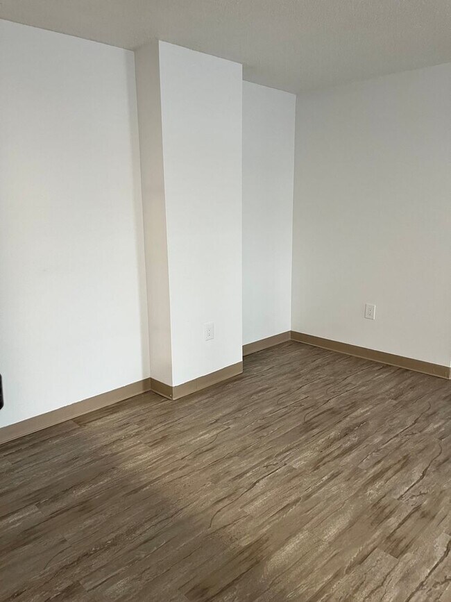 Building Photo - 35 Willow St