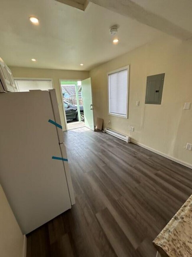 1983 Sutter Rd Unit 4, McKinleyville, CA 95519 Room for Rent in