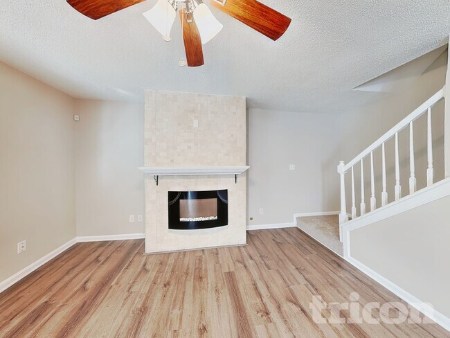 Foto del edificio - 407 Emerald Trce