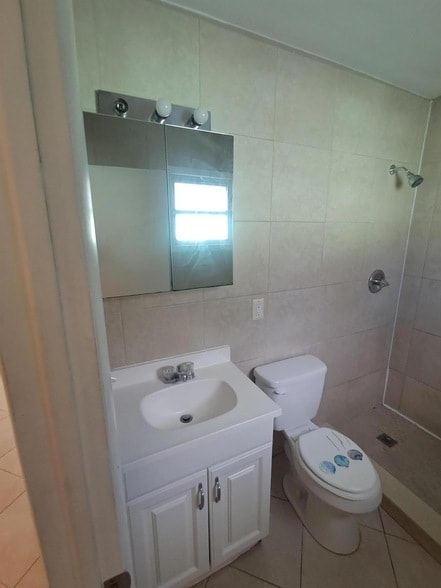 Building Photo - 1021 Selkirk St