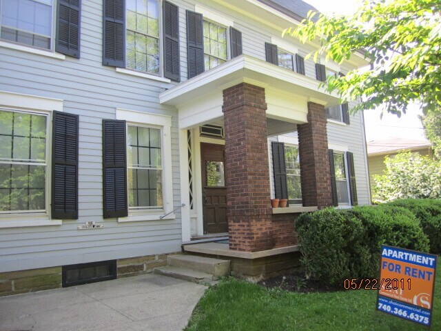Building Photo - 224 Cherry St