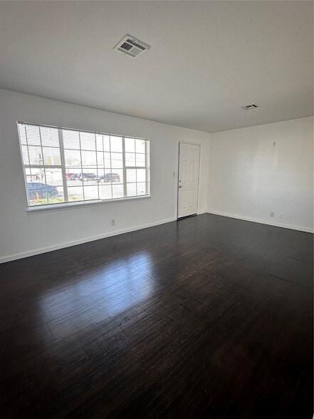 Building Photo - 3317 S Indianapolis Ave