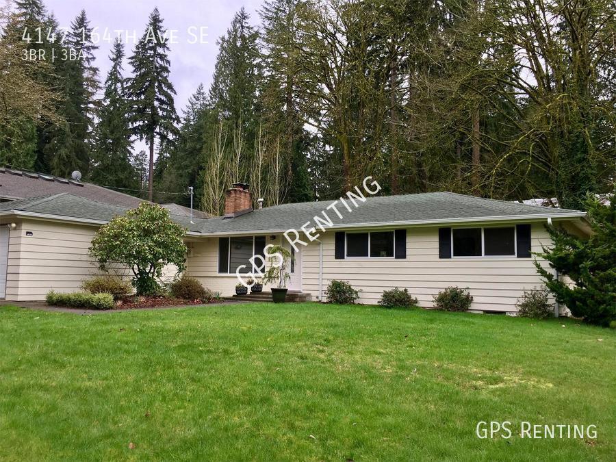 Primary Photo - Rambler Style 3 bedroom home in Bellevue!