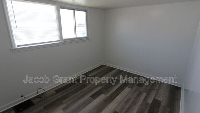 Building Photo - 1282 Highland Dr