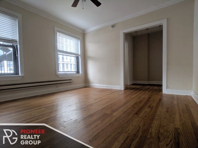 Building Photo - 612 W Patterson Ave