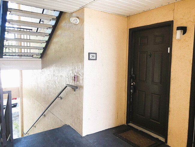 Foto del edificio - Charming 2/2 Spacious Condo with a Screened Balcony in the Highly Desired Dr. Phillips Area - Orl...