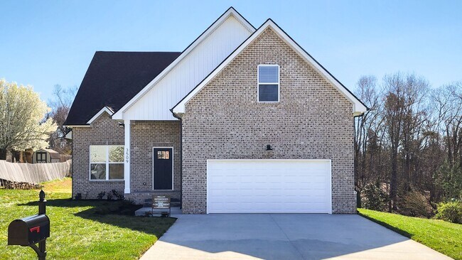Building Photo - High-End Touches & Flexible Space in a Bea...