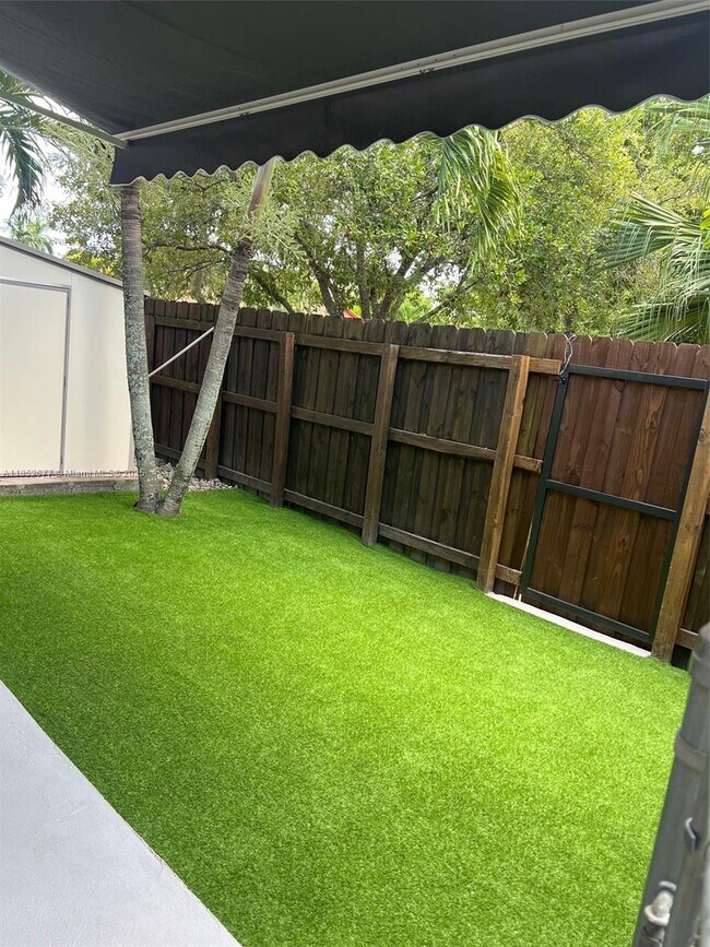 Foto del edificio - 5004 SW 140th Ct