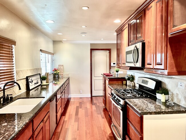 Foto del edificio - 8781 La Grand Ave