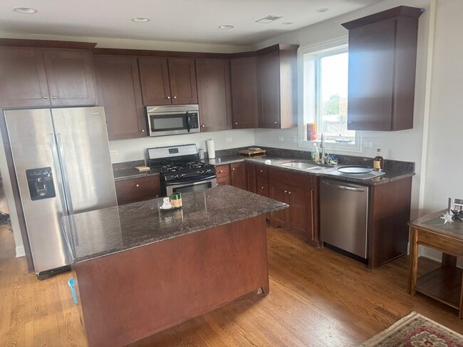 Foto del edificio - 5454 W Higgins Ave