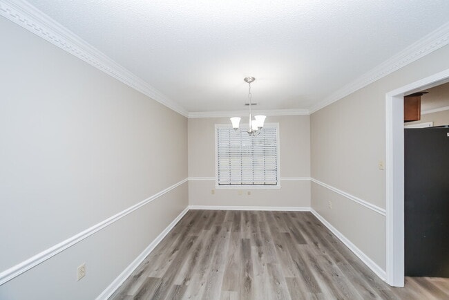 Foto del edificio - 7130 Larkfield Rd