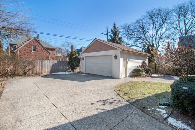 Foto del edificio - 622 University Pl