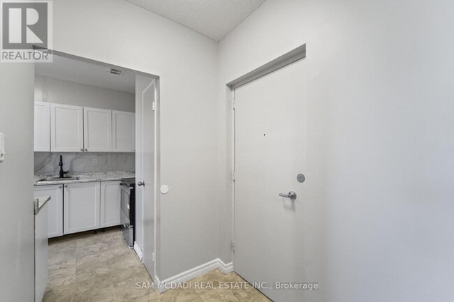 Building Photo - 47 Munroe St