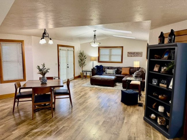 Foto del edificio - 528 W Columbia St