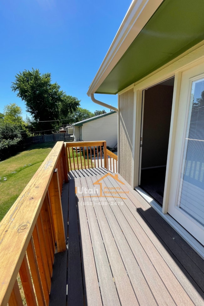 Building Photo - 2 bdrm 1 bath Duplex- Coming soon