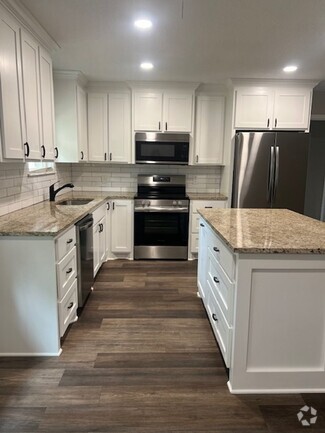 Building Photo - 1311 Manor Dr