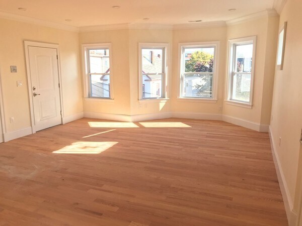 Foto del edificio - 65 Newton St., Unit 2