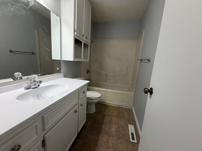 Foto del edificio - 3 Bed 2 Bath Duplex