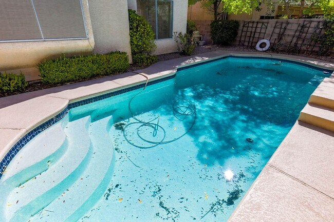 Building Photo - Beautiful, Well Kept, North Summerlin Pool...