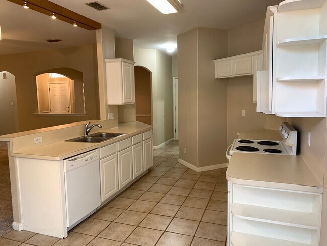 Foto del edificio - 3/3/2 in Rivertree / Wood Burning Fire Place / Covered Back Patio / Tons of Community Amenities /...