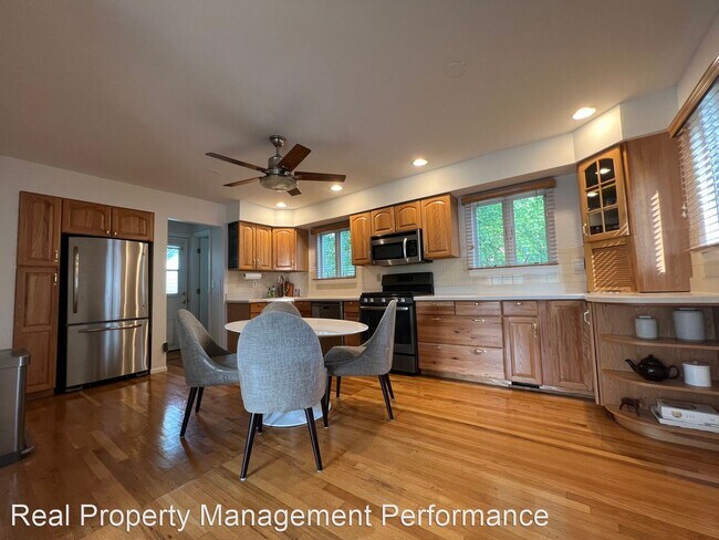 Foto del edificio - 3 br, 1.5 bath House - 1A Retford Avenue