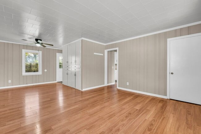 Building Photo - 266 McHall Dr