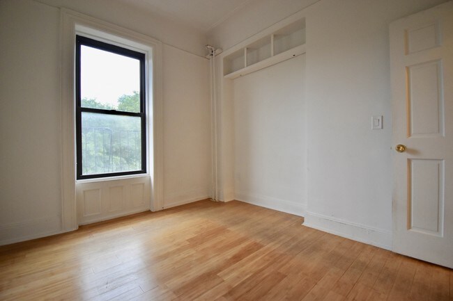 Building Photo - 471 Central Park West