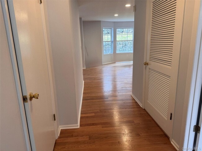 Building Photo - 197 Ramapo Rd