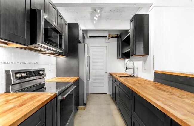 Foto del edificio - 860 NE 78th St