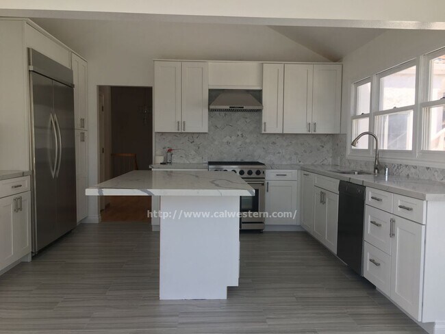 Building Photo - 4055 Soelro Ct