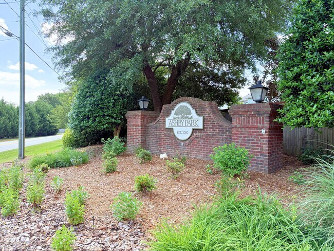 Photo - 12 Surrywood Dr House