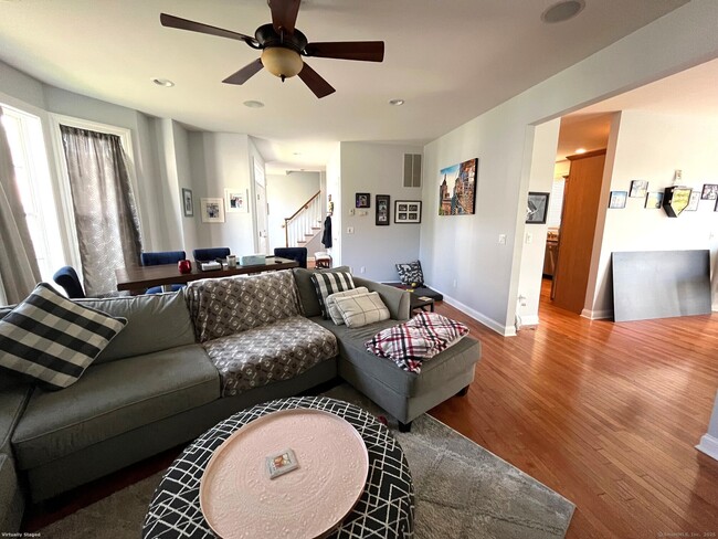 Building Photo - 11 Cobble Ct