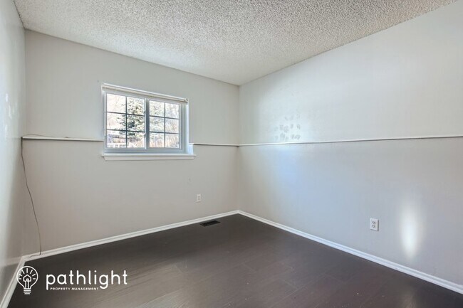 Foto del edificio - 8575 Dover Ct