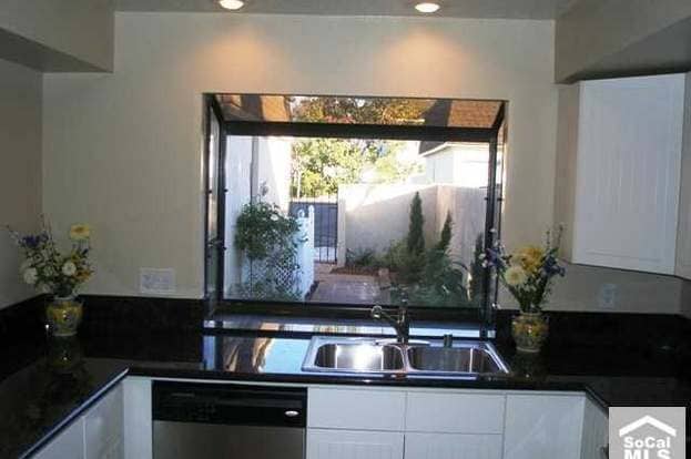 Building Photo - 13 Rockrose Way