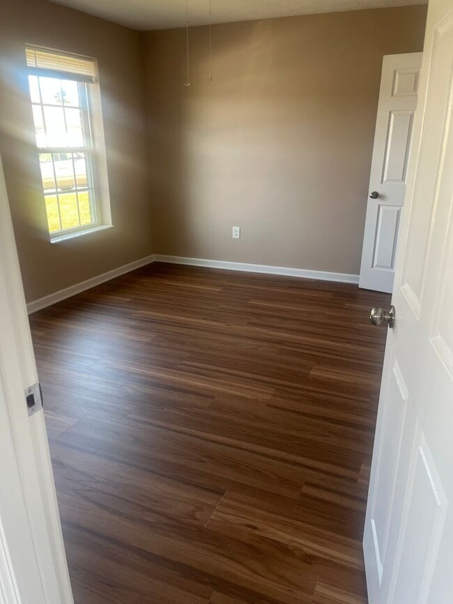 Building Photo - Great Location!!!!  MOVE IN READY!!!!!
