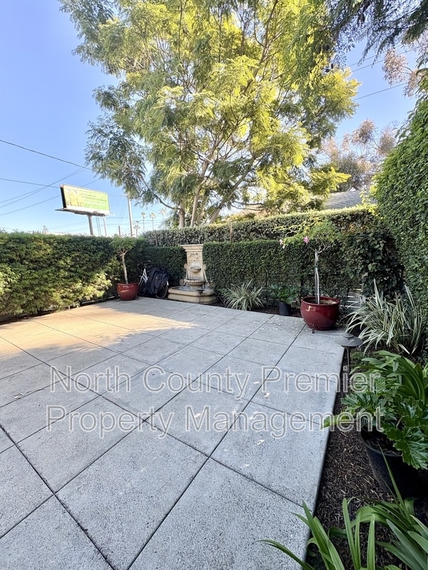 Foto del edificio - 2245 Garnet Ave