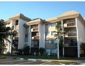 Building Photo - 731 N Pine Island Rd
