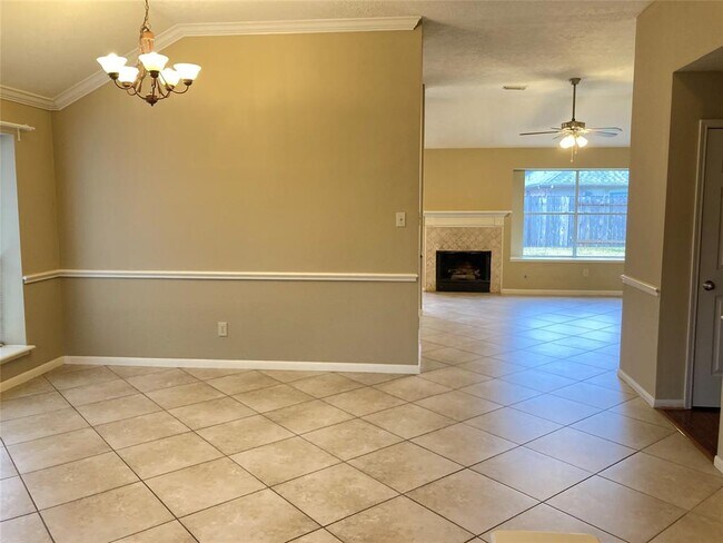 Building Photo - 20430 Drakewood Dr