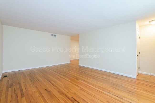 Photo - 3183 Vaughn St House