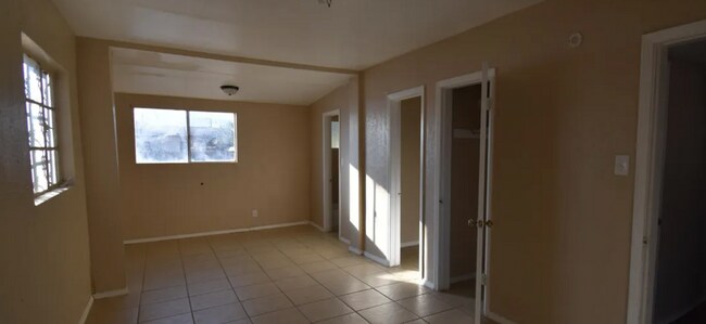 Foto del edificio - 3 Bed 2 Bath Home Available with Refrigera...