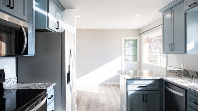 Building Photo - 920 9th St