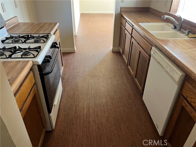Foto del edificio - 675 W 18th St