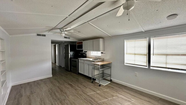 Building Photo - 23 Fairview Dr N