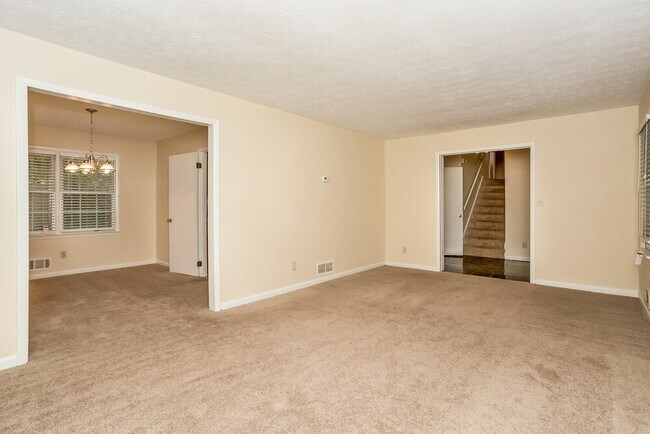 Building Photo - 2115 Pine Knoll Cir NE