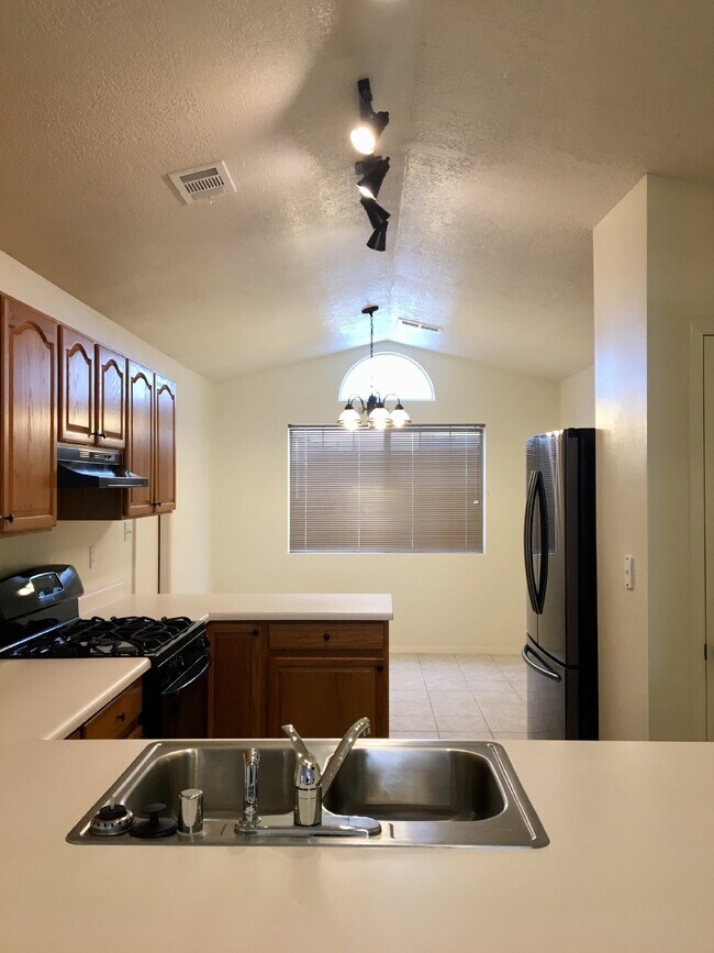 Foto del edificio - Enchanted Hills - 3BR w/AC