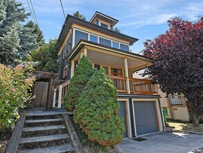 Building Photo - 548 SE 20th Ave